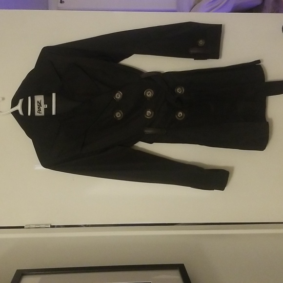 Pizazz: short belted trench coat - Picture 4 of 9